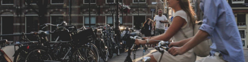 aangereden op fiets twee mensen fietsen